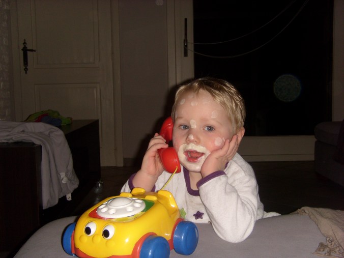 Benne belt met zijn lief (Amélie vermoeden we).